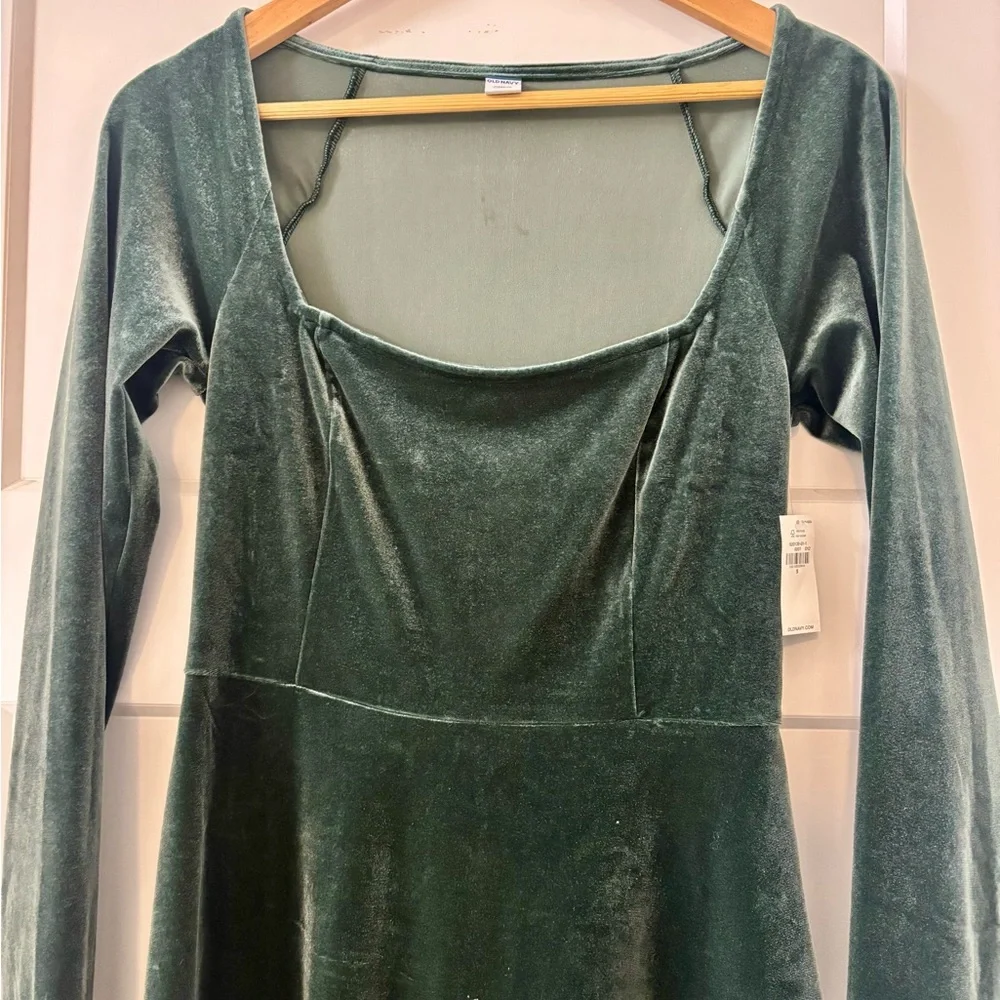 NWT Holiday Party Green Velvet Dress - Picture 3 of 4